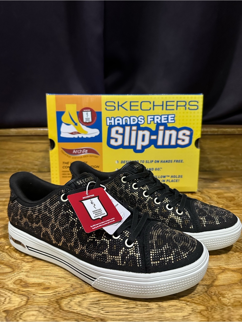 New Skechers black & gold leopard rhinestone slip on shoes Sz 9.5